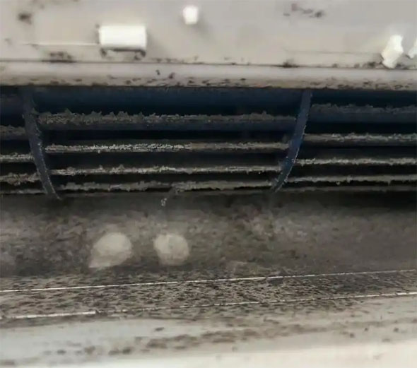 原阳空调吹的风有股烧焦味是怎么回事